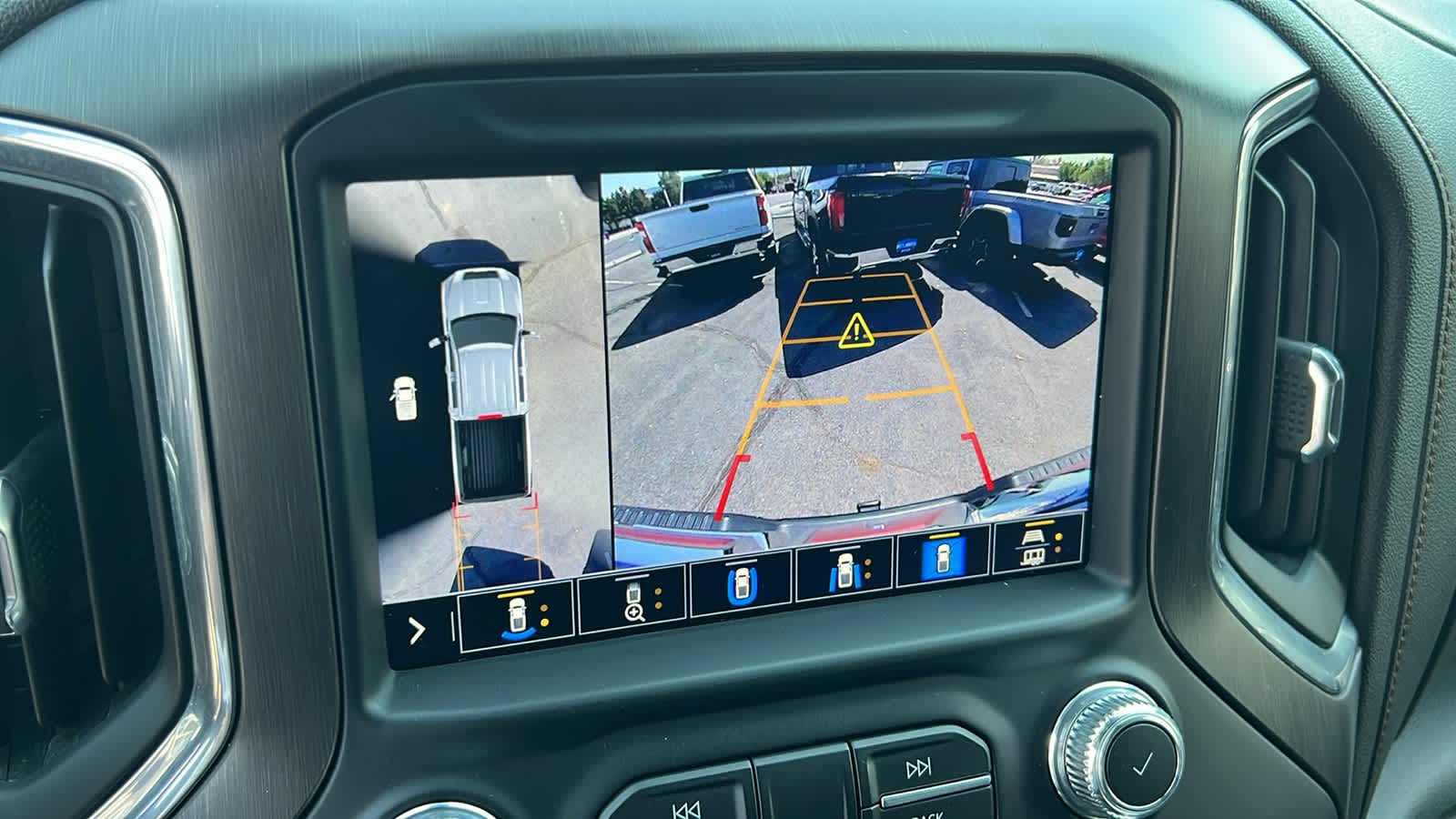 Thumbnail: 2022 GMC Sierra 2500 - 16