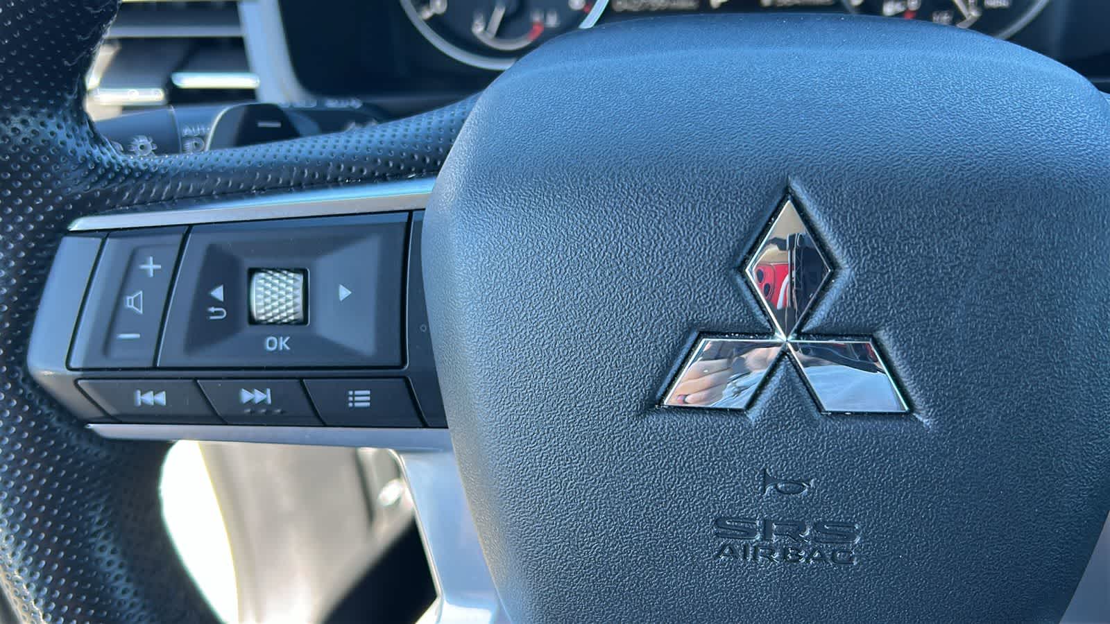 Thumbnail: 2024 Mitsubishi Outlander - 18