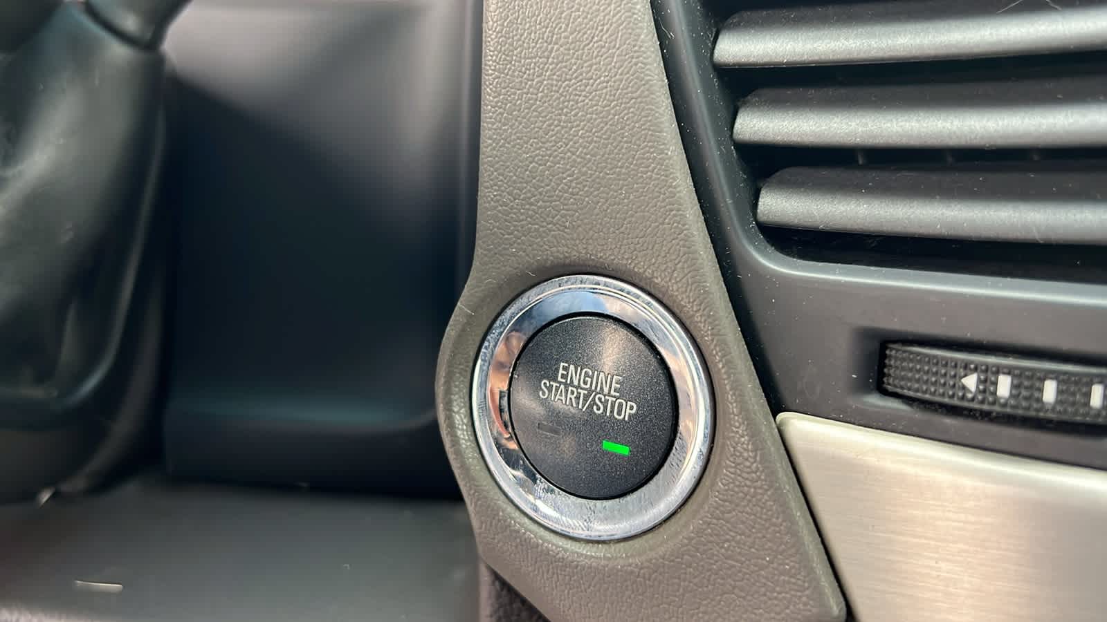 Thumbnail: 2015 GMC Yukon - 16