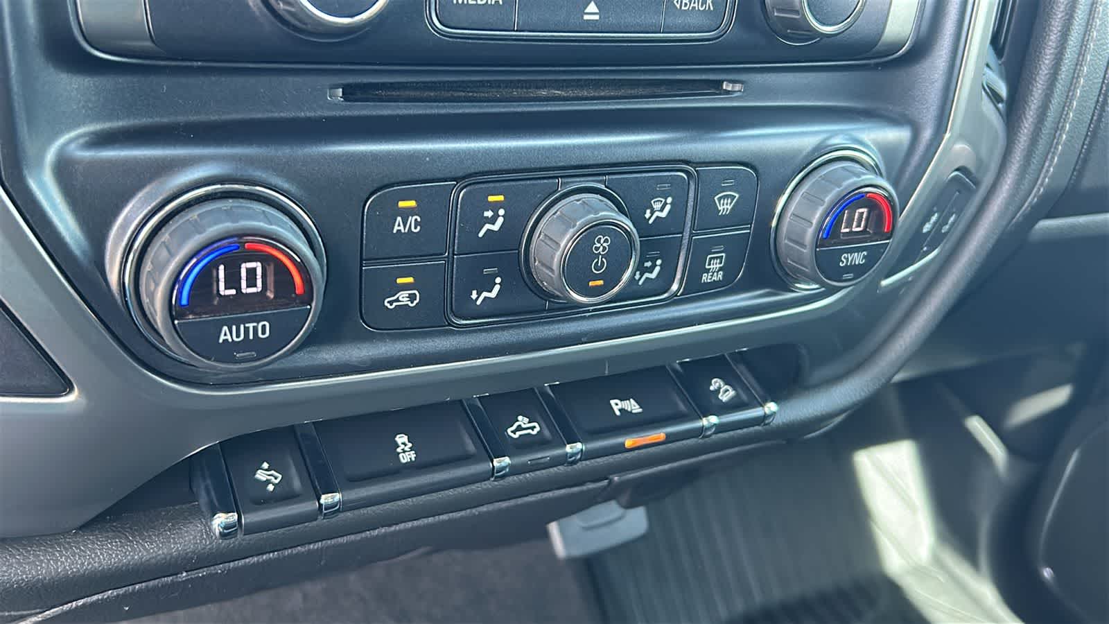 Thumbnail: 2018 Chevrolet Silverado 1500 - 14