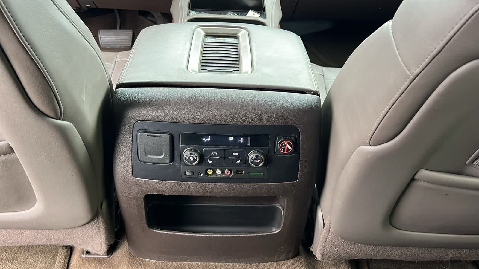 Thumbnail: 2015 GMC Yukon - 24