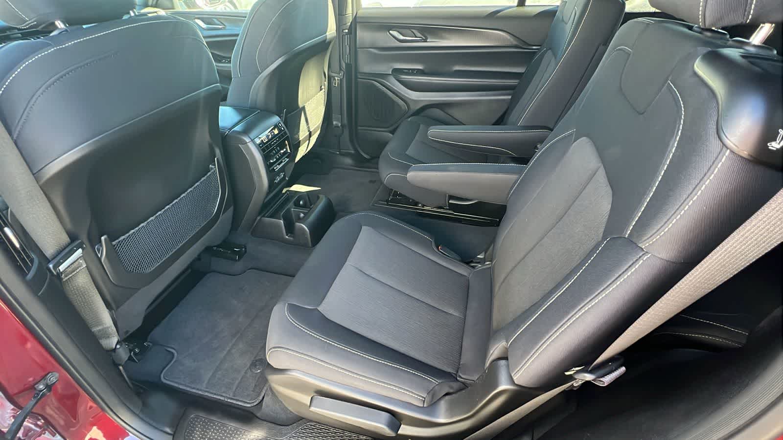 Thumbnail: 2024 Jeep Grand Cherokee L - 24