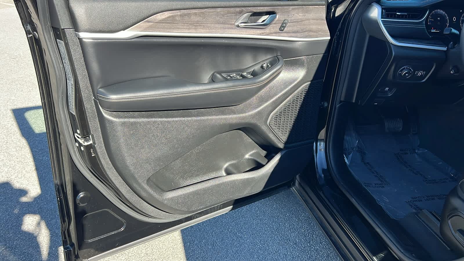 Thumbnail: 2024 Jeep Grand Cherokee L - 23