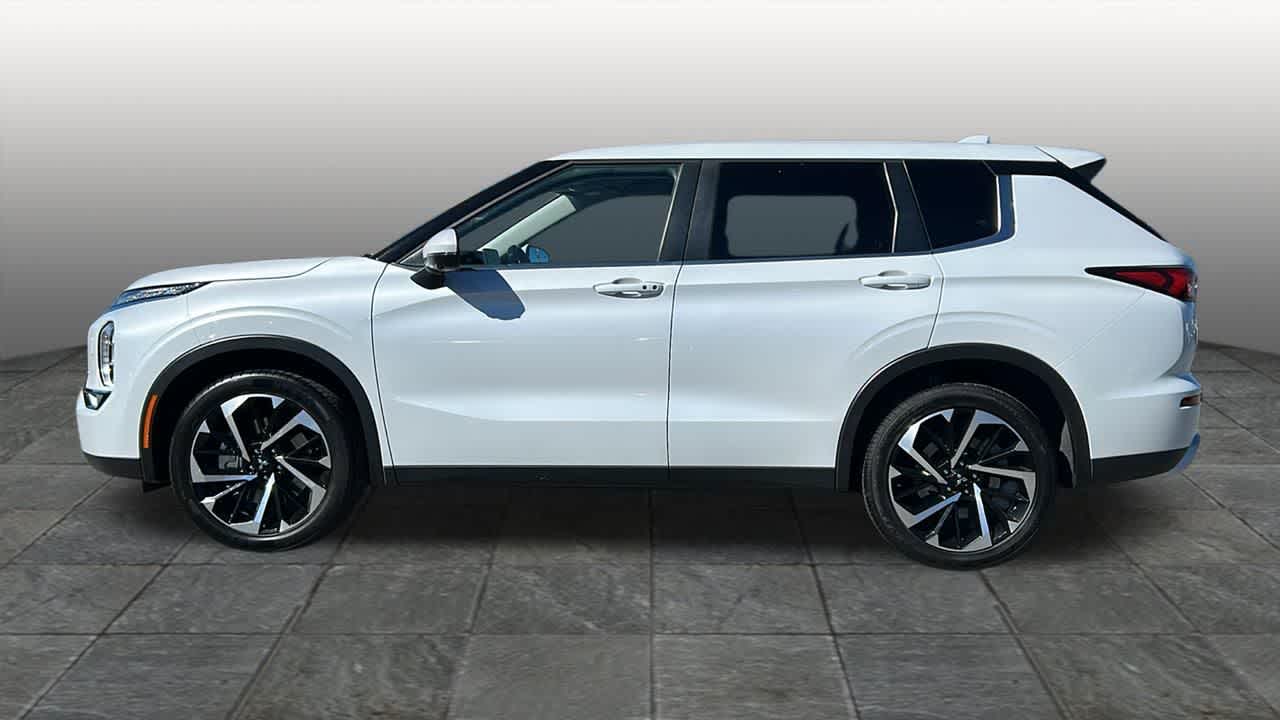 Thumbnail: 2024 Mitsubishi Outlander - 7