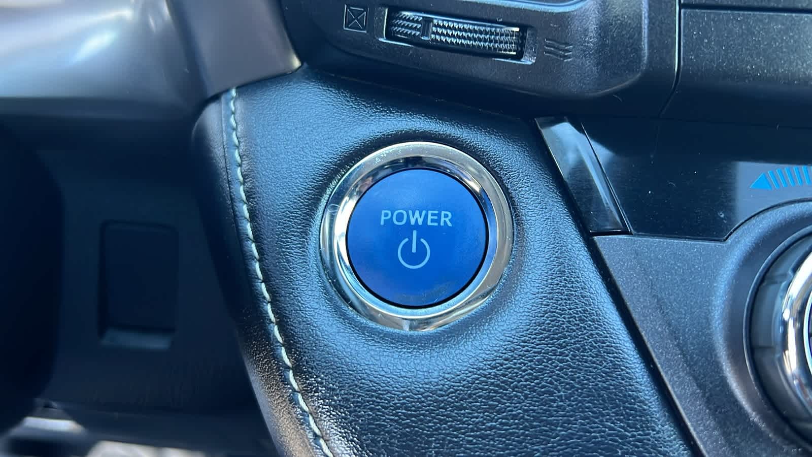 Thumbnail: 2018 Toyota RAV4 - 17