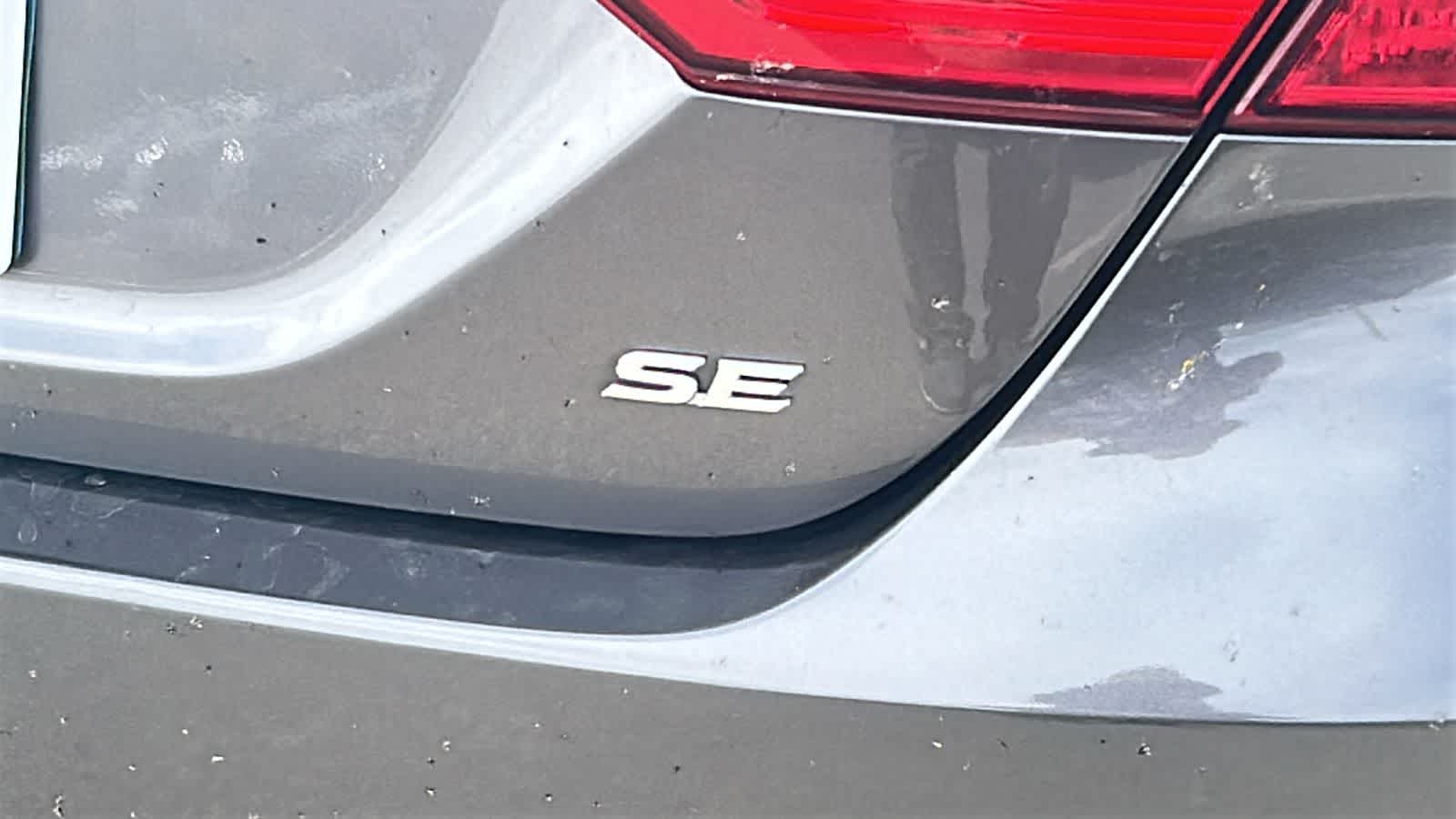 Thumbnail: 2023 Toyota Camry - 12