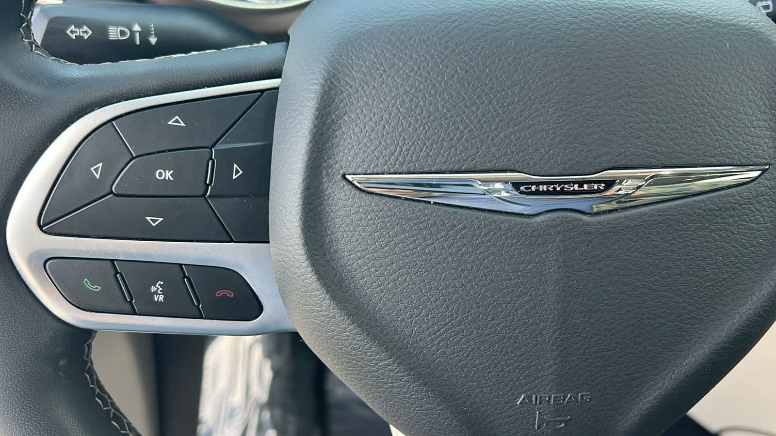 Thumbnail: 2023 Chrysler Voyager - 19