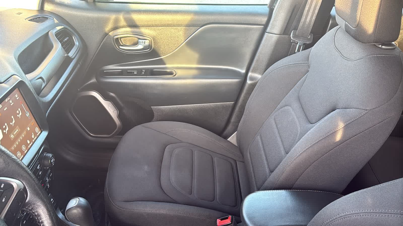 Thumbnail: 2022 Jeep Renegade - 12