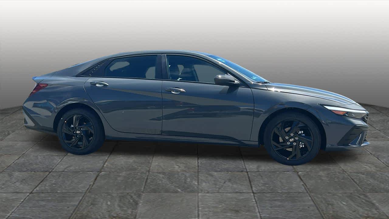 Thumbnail: 2026 Hyundai Elantra - 4