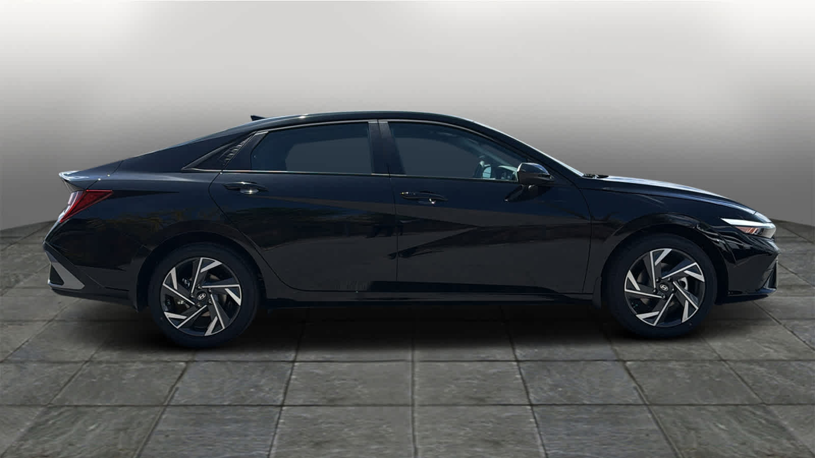 Thumbnail: 2025 Hyundai Elantra - 4