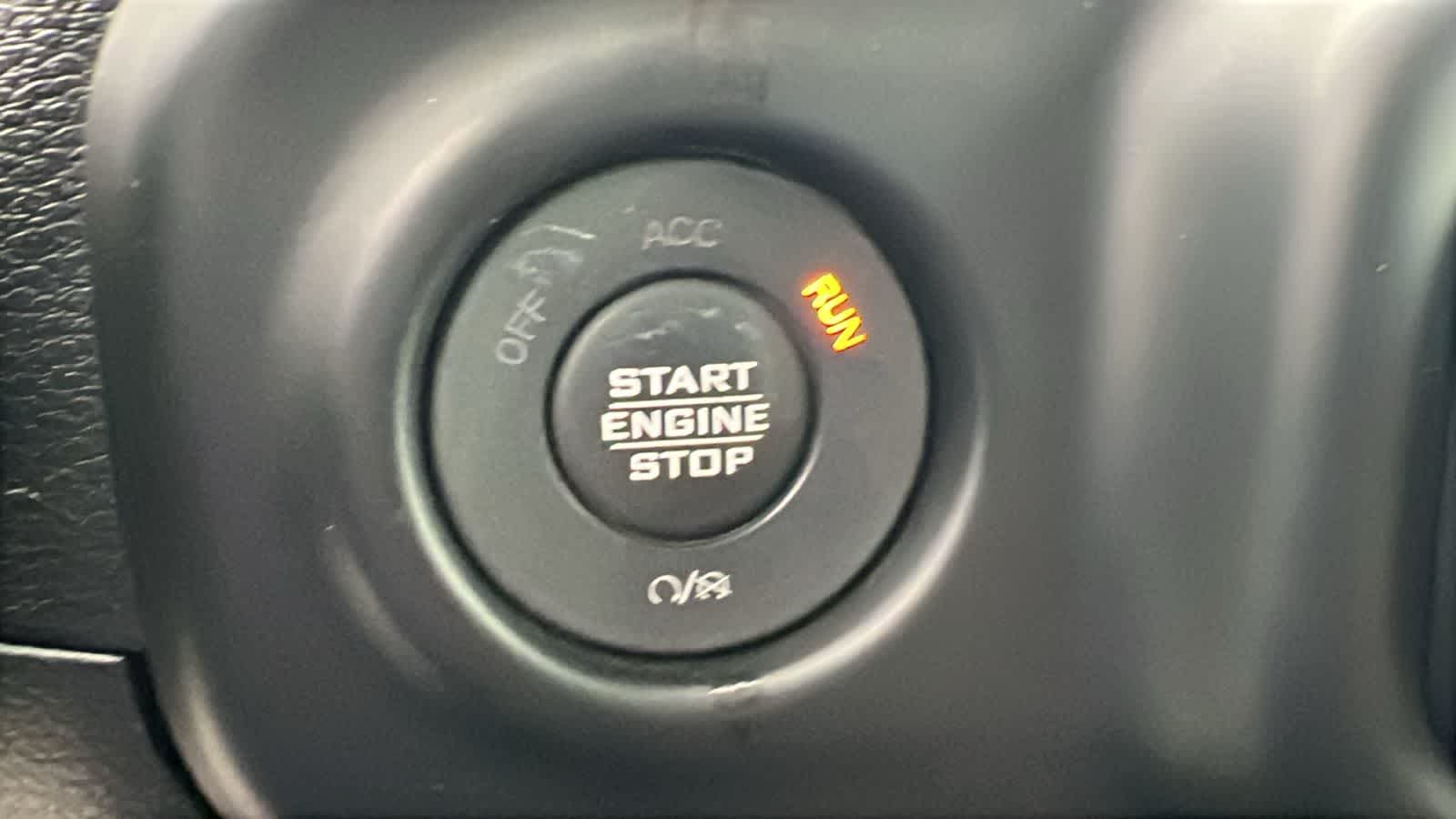 Thumbnail: 2023 Jeep Gladiator - 17