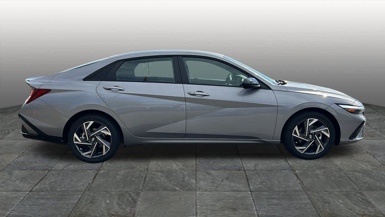 Thumbnail: 2025 Hyundai Elantra - 4