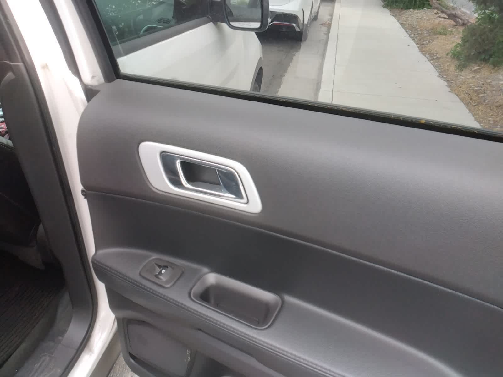 Thumbnail: 2013 Ford Explorer - 17