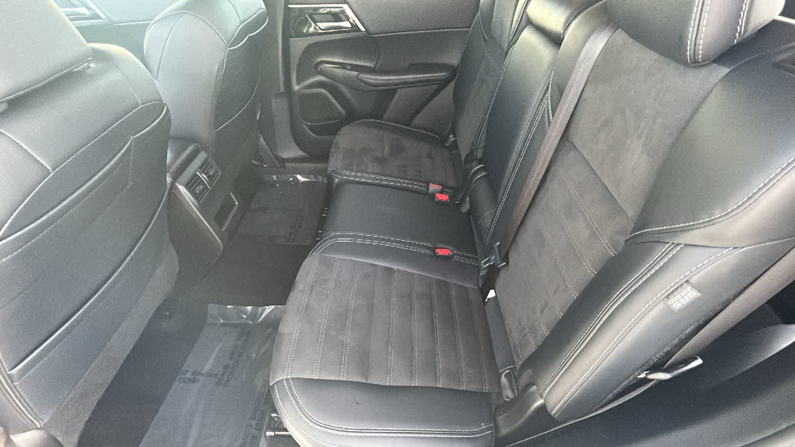 Thumbnail: 2024 Mitsubishi Outlander - 24