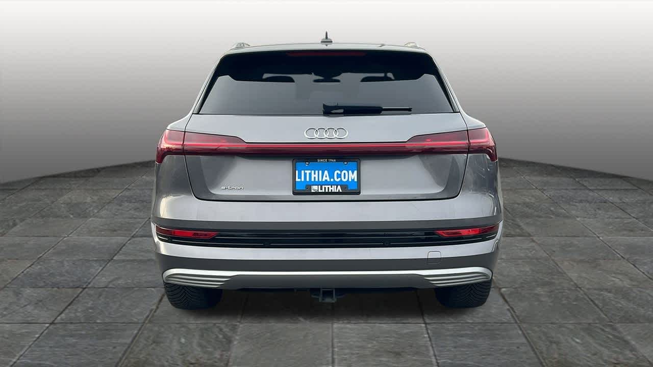 Thumbnail: 2019 Audi e-tron - 6