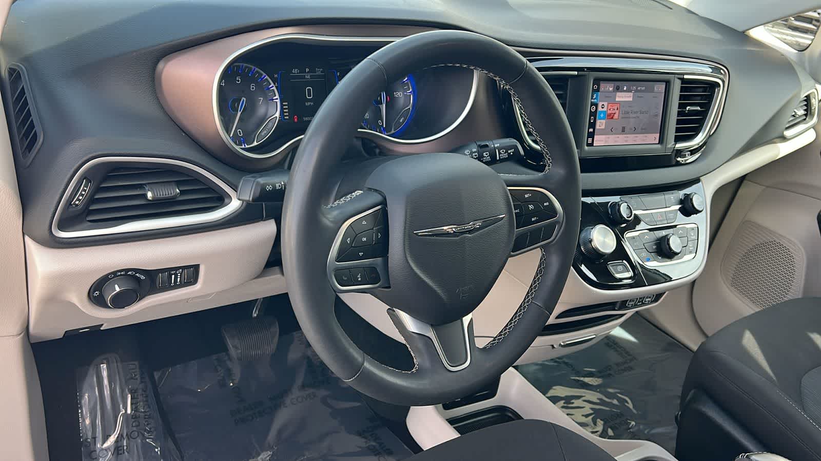 Thumbnail: 2023 Chrysler Voyager - 10