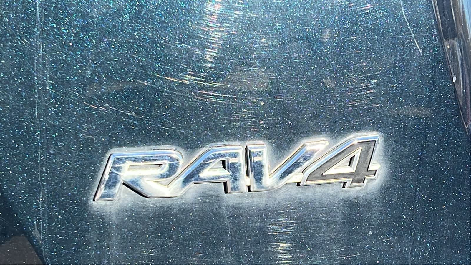 Thumbnail: 2018 Toyota RAV4 - 28