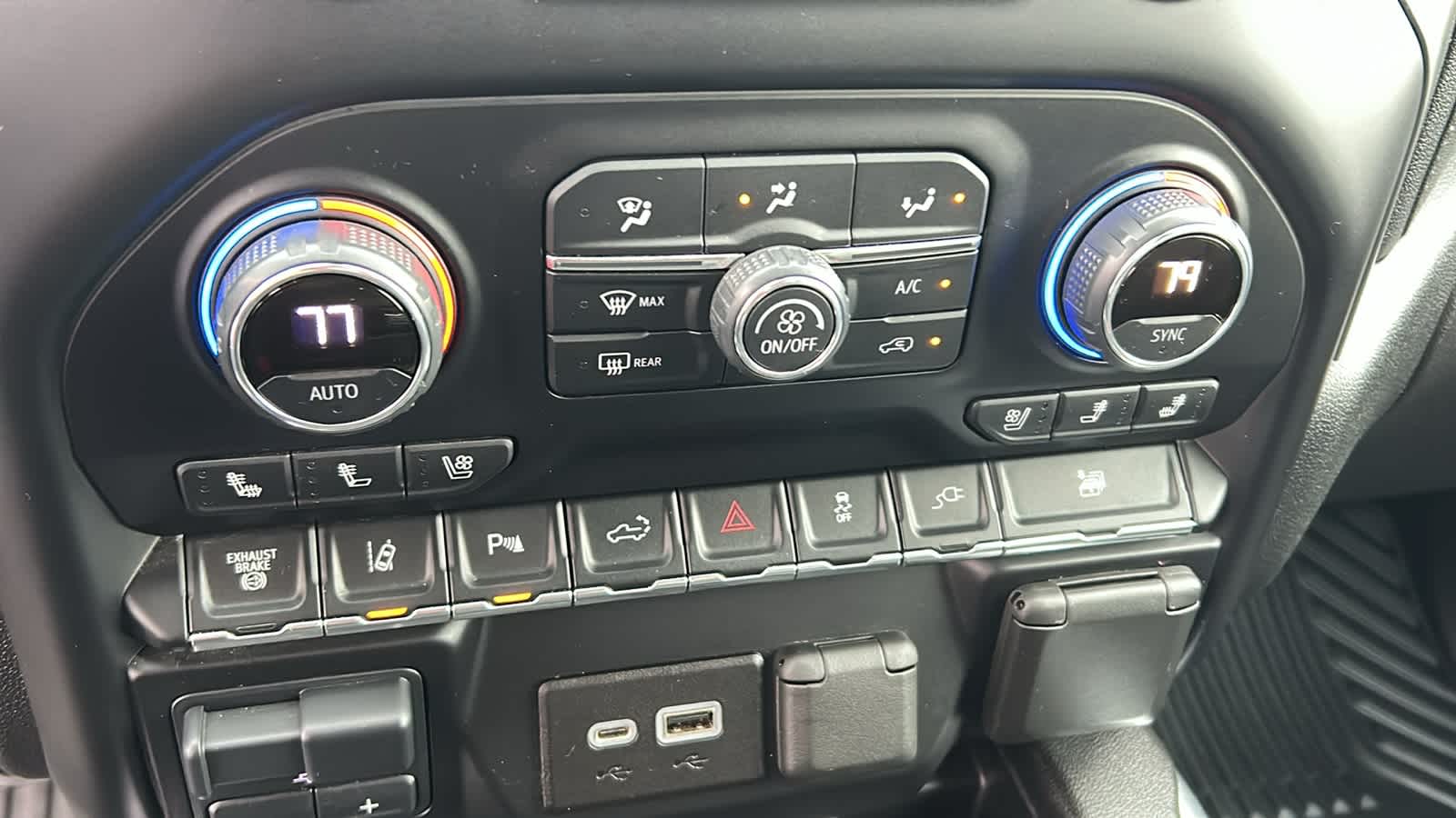 Thumbnail: 2021 Chevrolet Silverado 2500 - 14