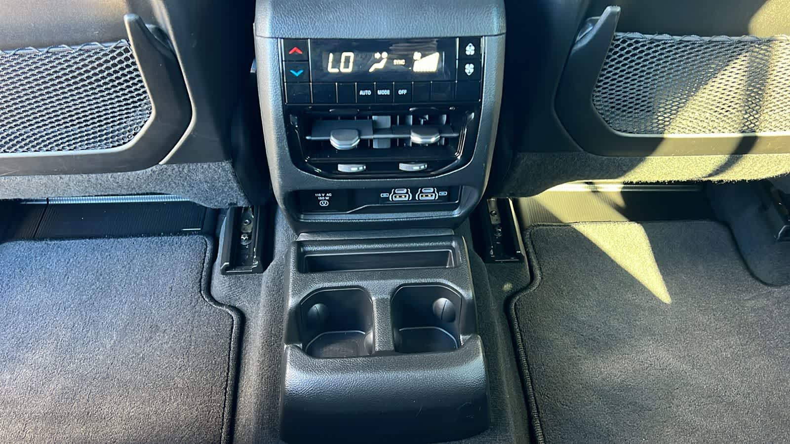 Thumbnail: 2024 Jeep Grand Cherokee L - 25