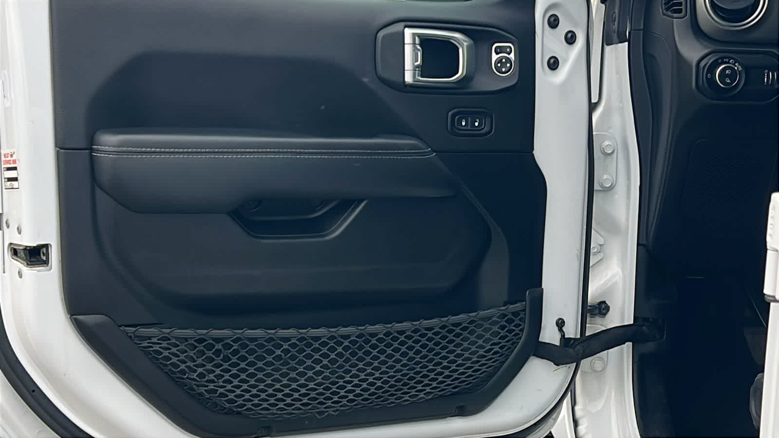 Thumbnail: 2023 Jeep Gladiator - 23