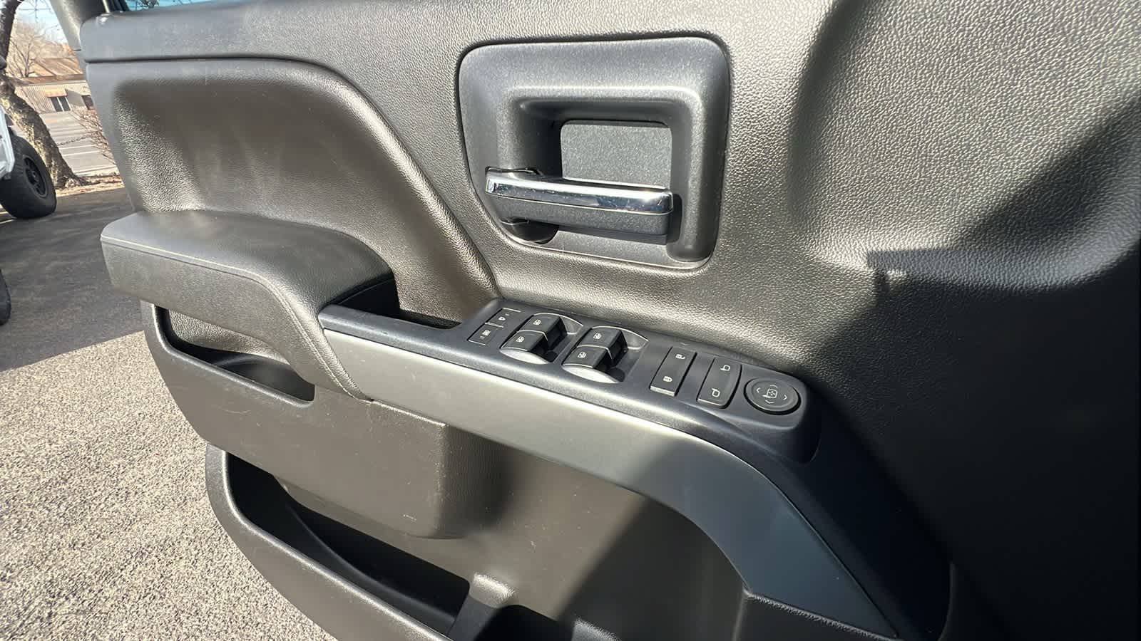 Thumbnail: 2015 Chevrolet Silverado 1500 - 19