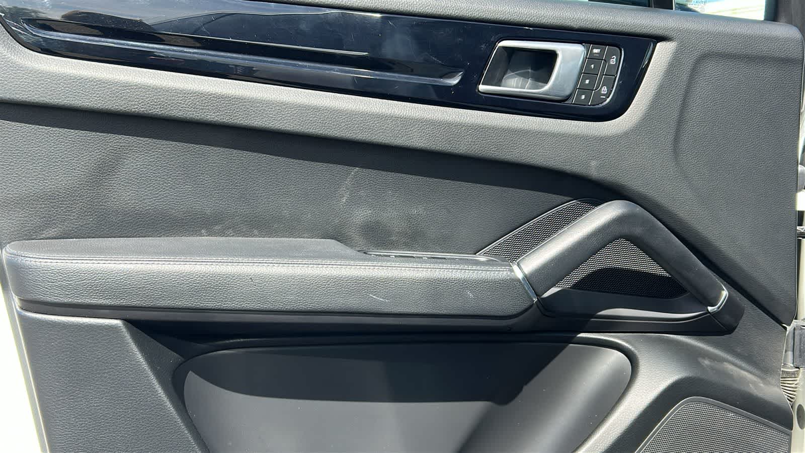 Thumbnail: 2023 Porsche Cayenne - 23