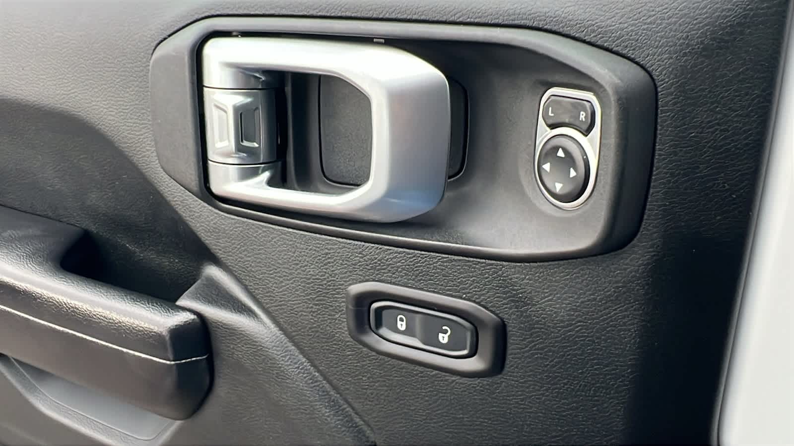 Thumbnail: 2019 Jeep Wrangler - 22