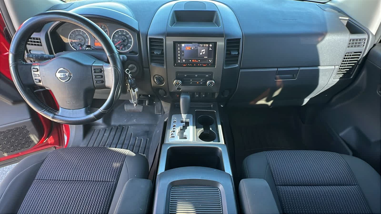 Thumbnail: 2011 Nissan Titan - 25