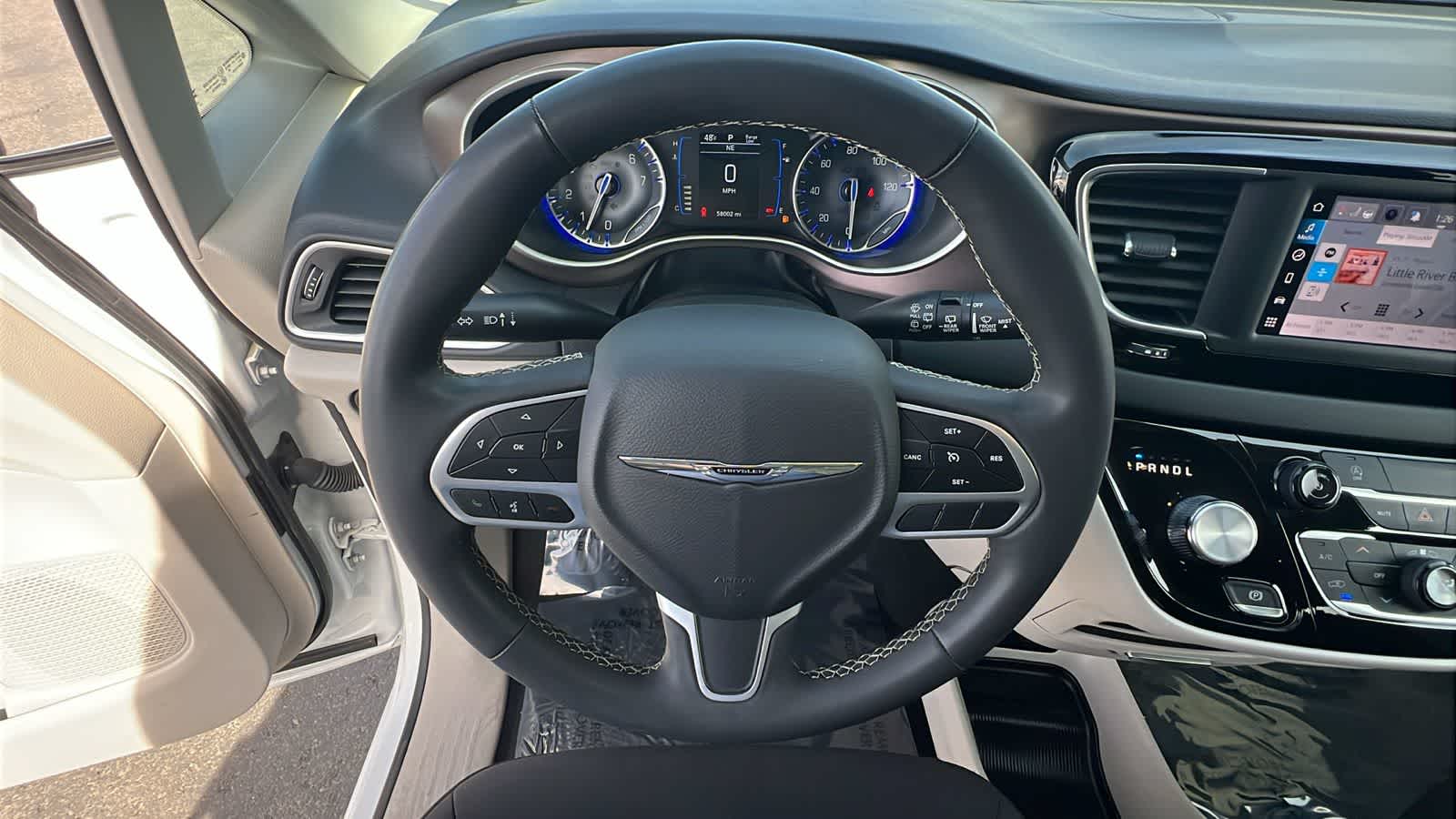 Thumbnail: 2023 Chrysler Voyager - 18