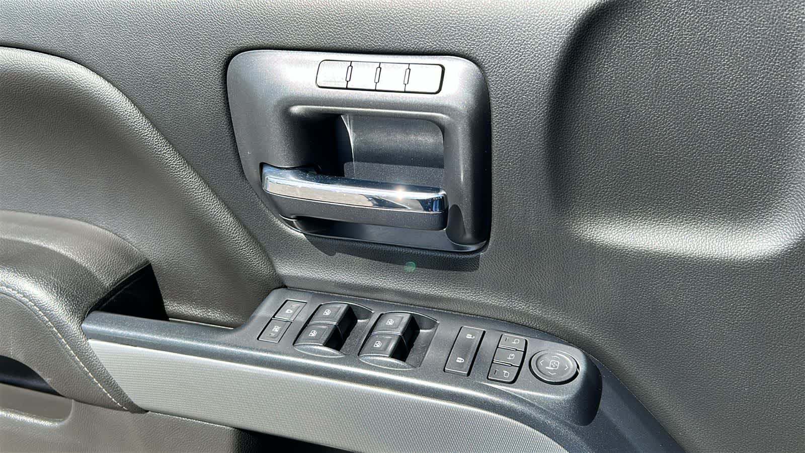 Thumbnail: 2018 Chevrolet Silverado 1500 - 22