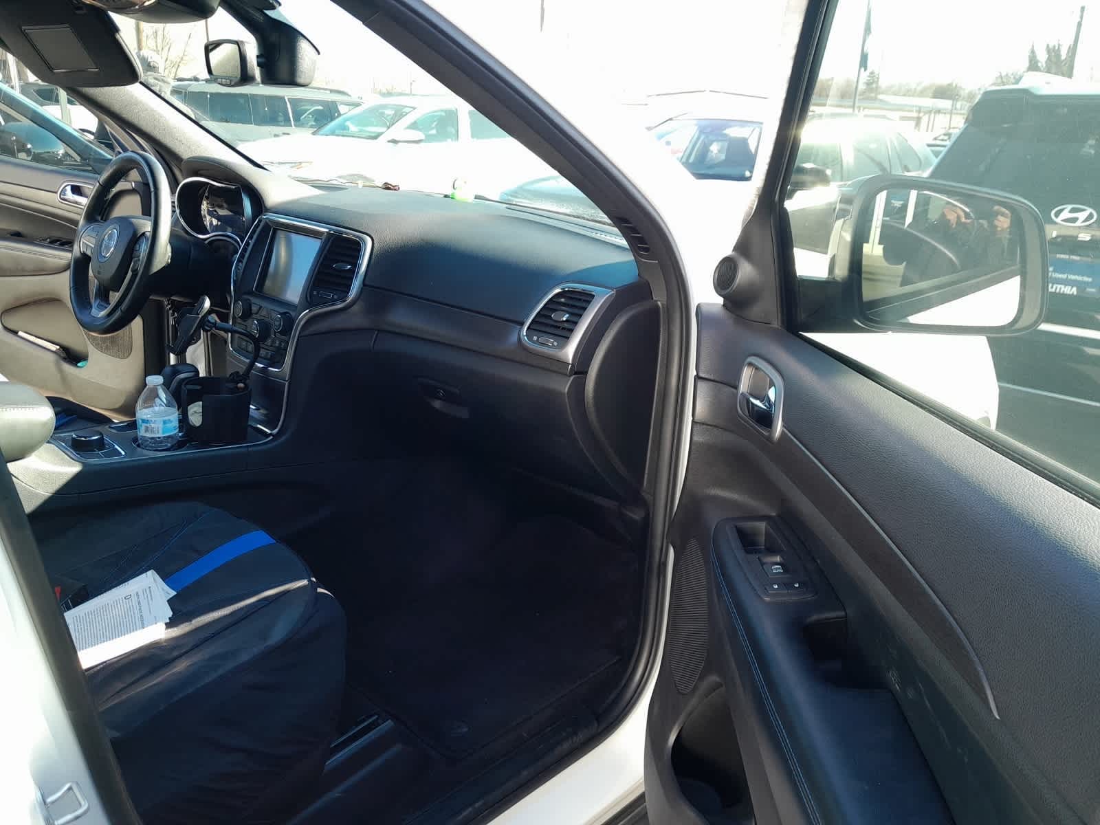 Thumbnail: 2018 Jeep Grand Cherokee - 17