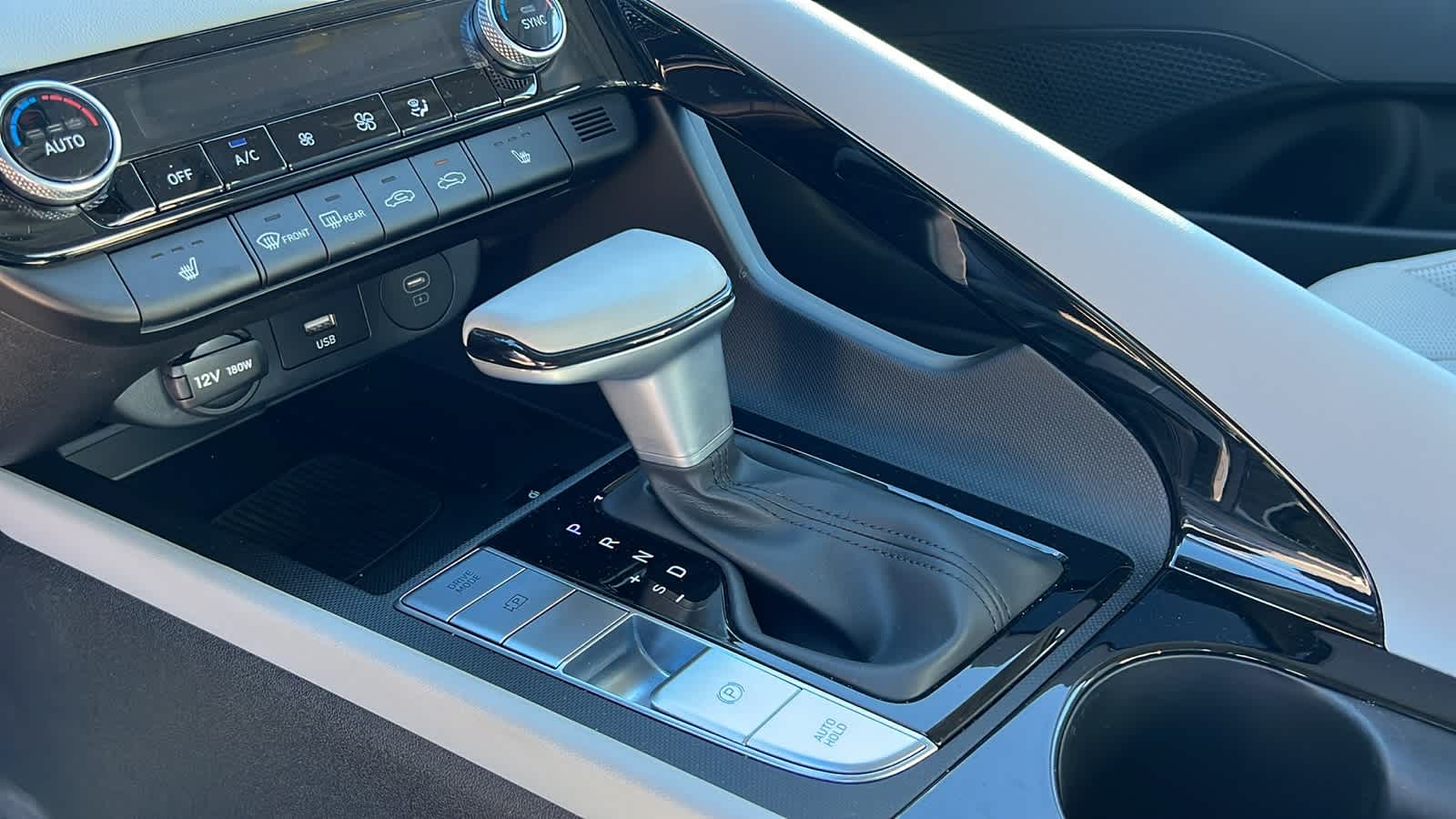 Thumbnail: 2025 Hyundai Elantra - 13