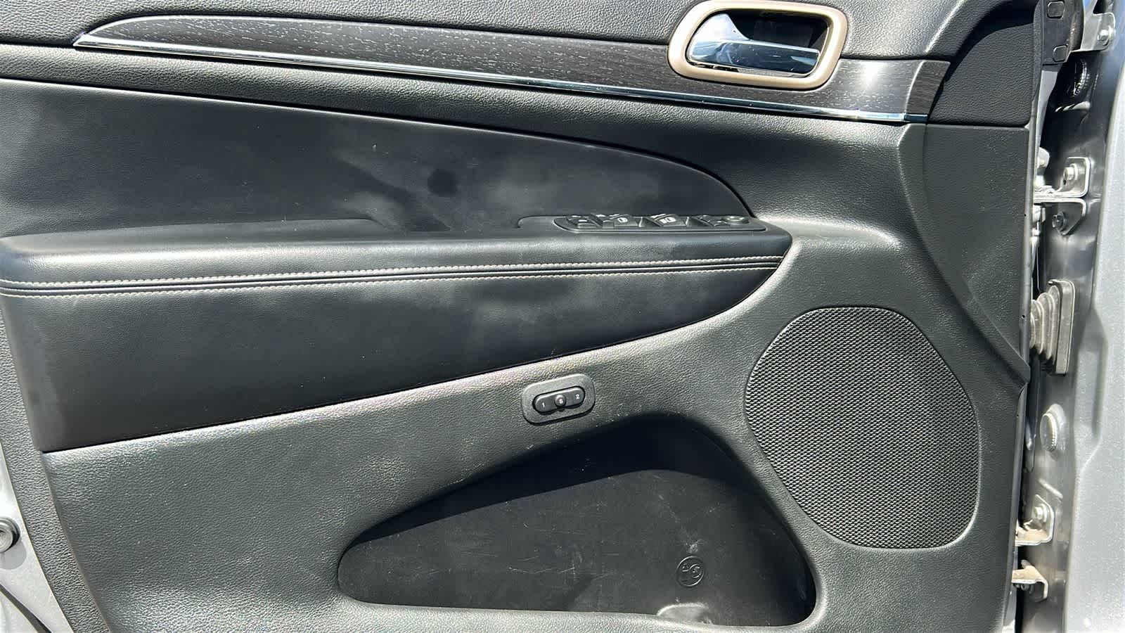 Thumbnail: 2015 Jeep Grand Cherokee - 22