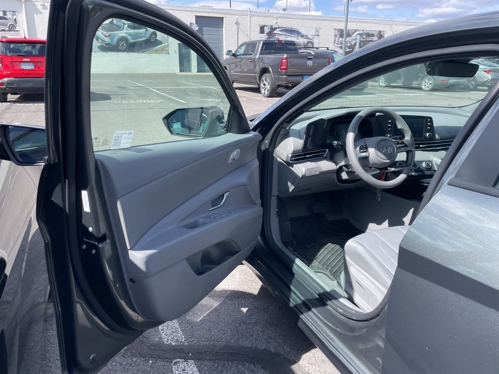 2025 Hyundai Elantra SE 13