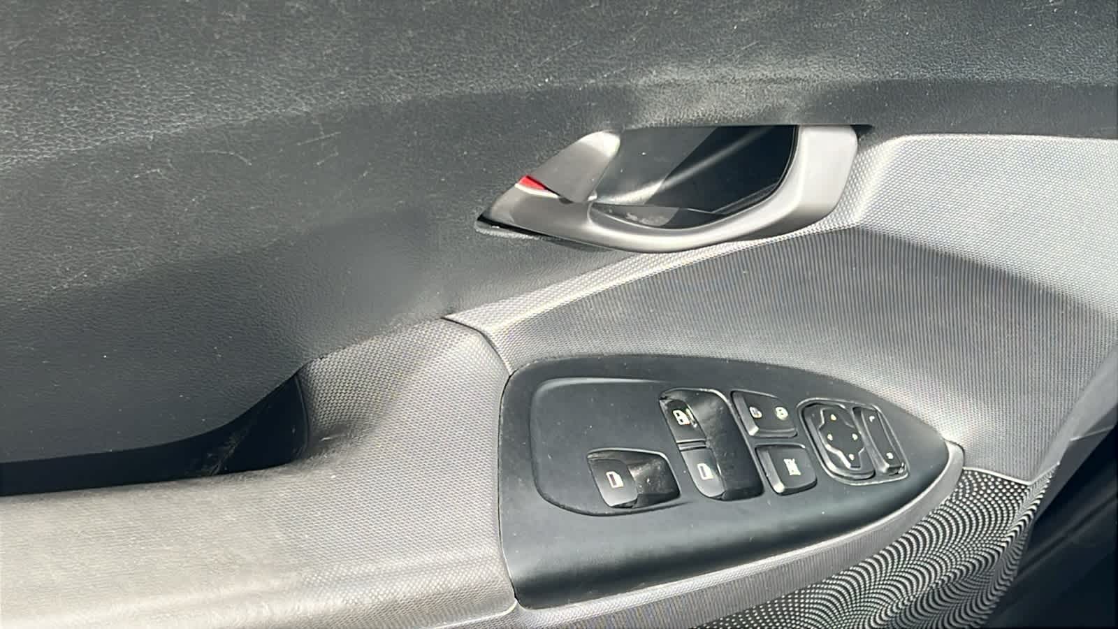 Thumbnail: 2020 Hyundai Veloster - 22