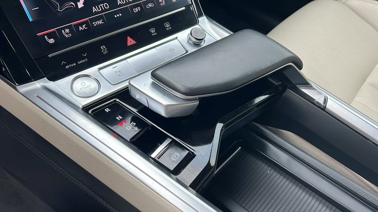 Thumbnail: 2019 Audi e-tron - 13