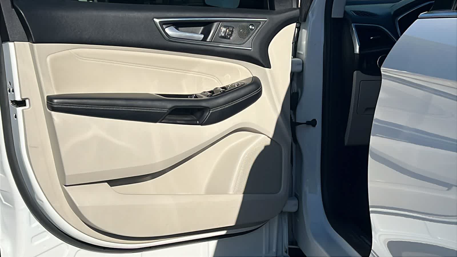 Thumbnail: 2020 Ford Edge - 23