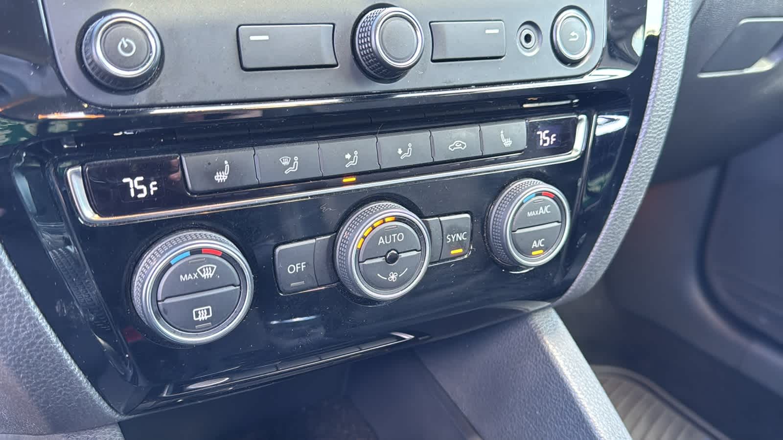 Thumbnail: 2015 Volkswagen Jetta - 14