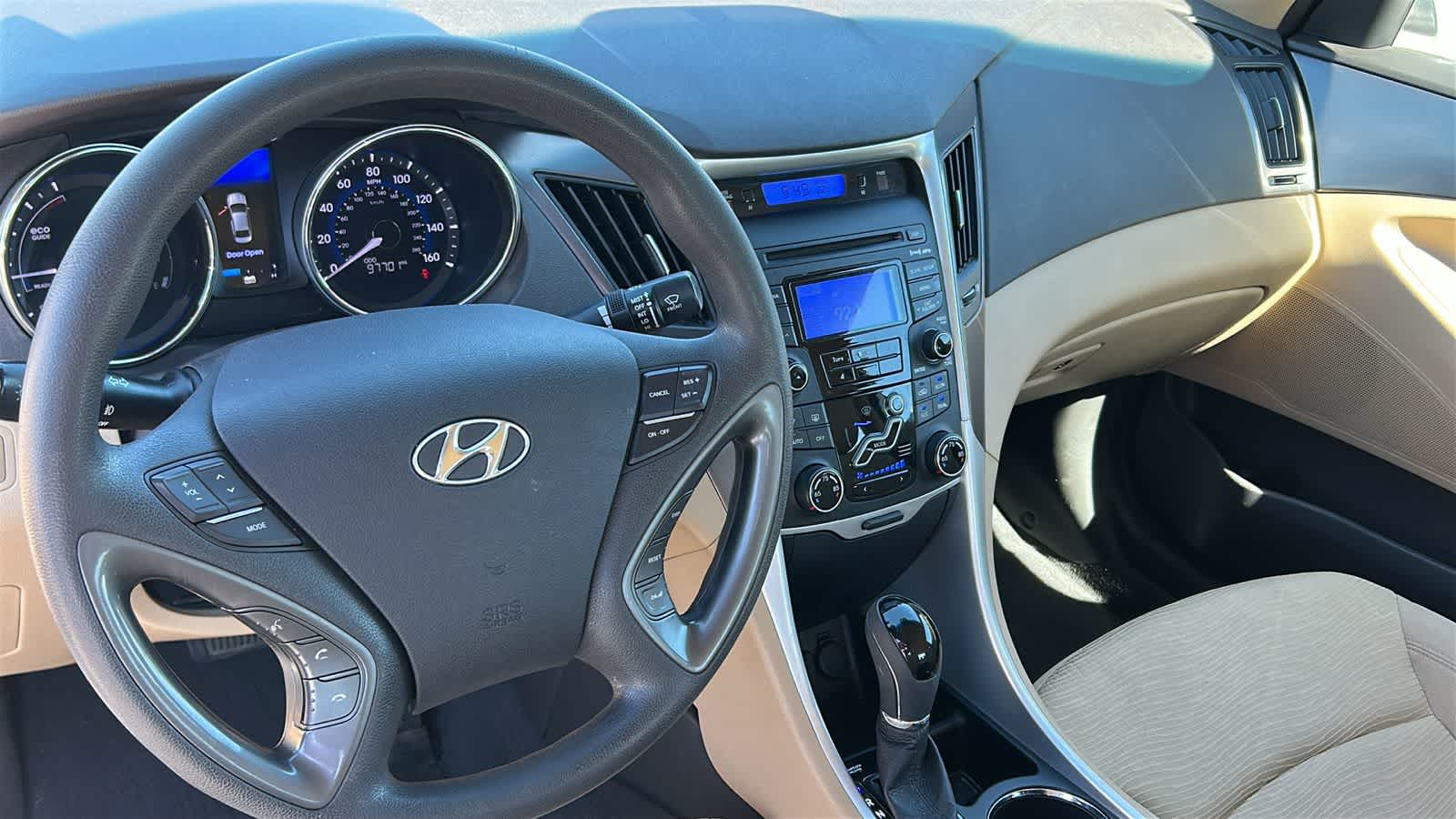 Thumbnail: 2012 Hyundai Sonata - 10