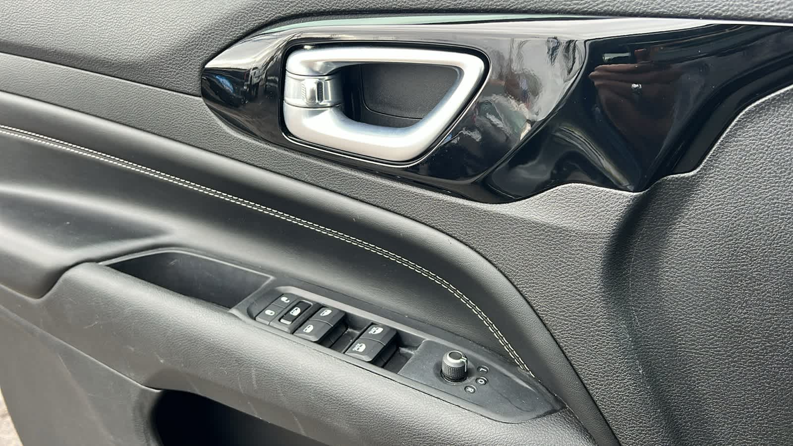 Thumbnail: 2022 Jeep Compass - 22