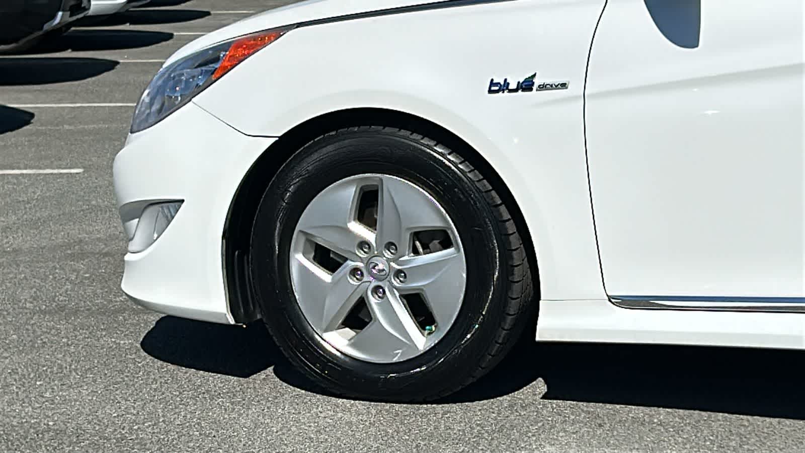 Thumbnail: 2012 Hyundai Sonata - 9