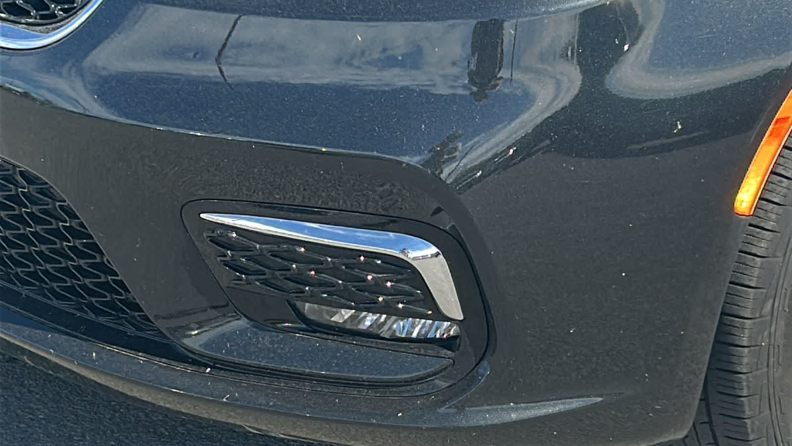 Thumbnail: 2023 Chrysler Pacifica - 3