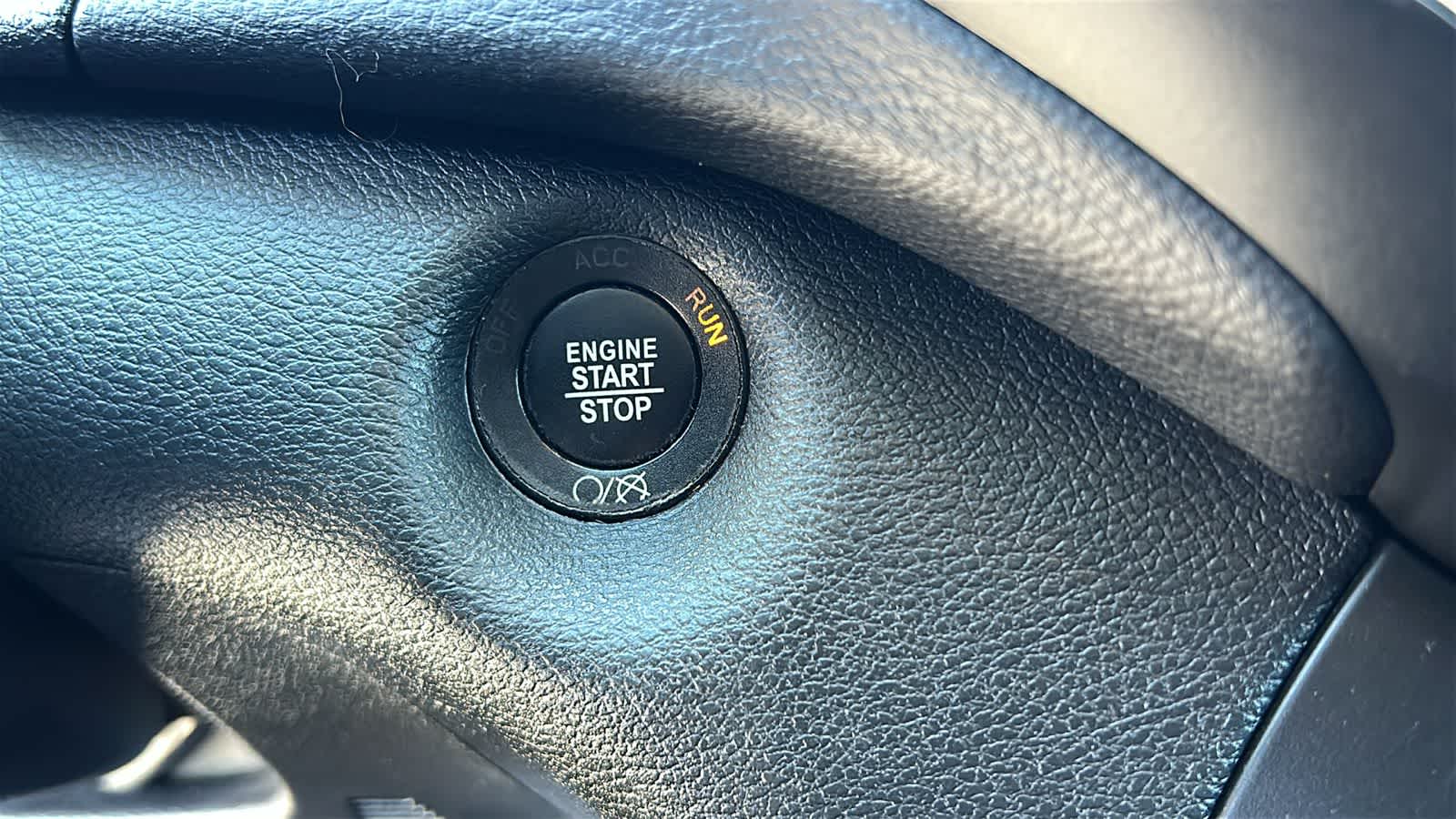 Thumbnail: 2020 Jeep Cherokee - 16