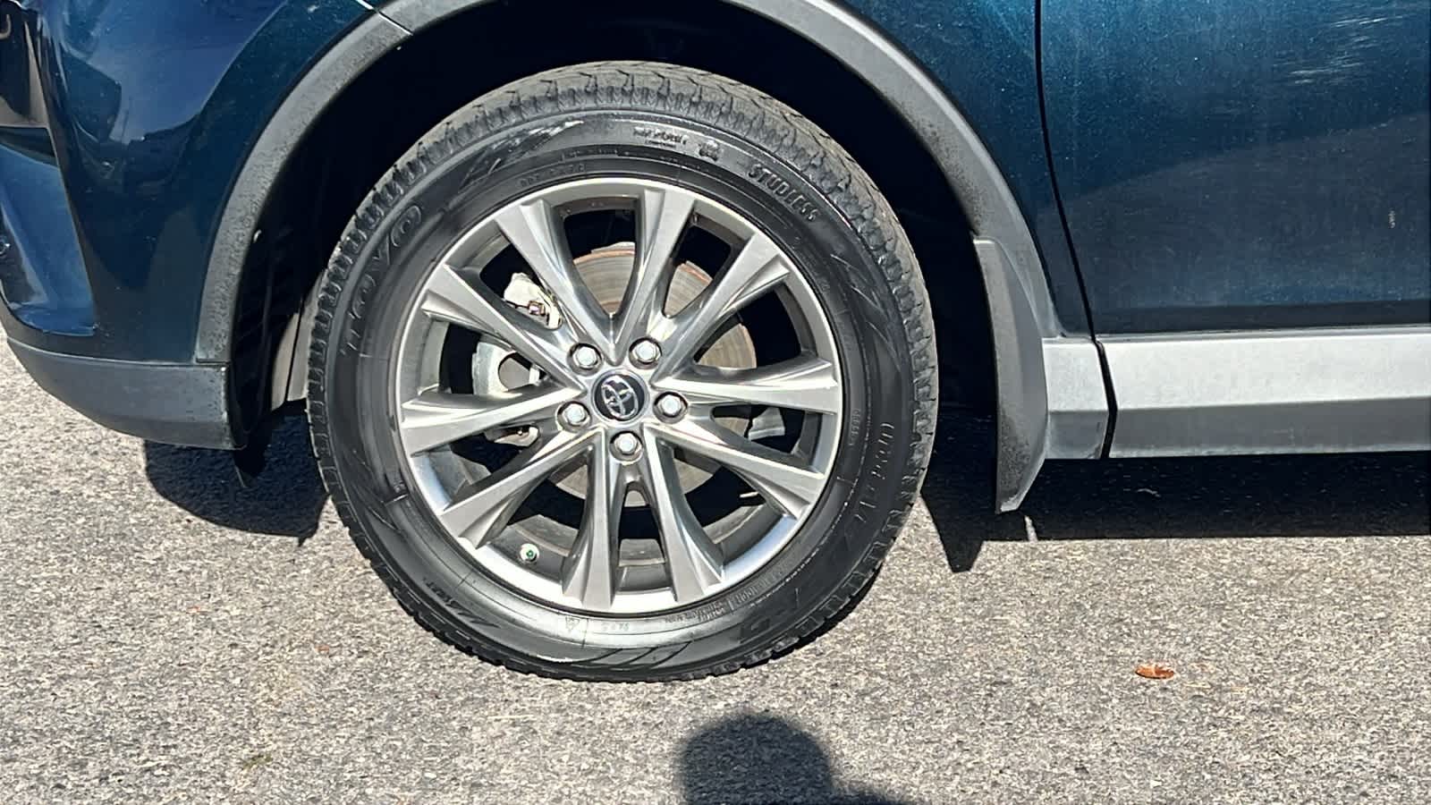 Thumbnail: 2018 Toyota RAV4 - 9