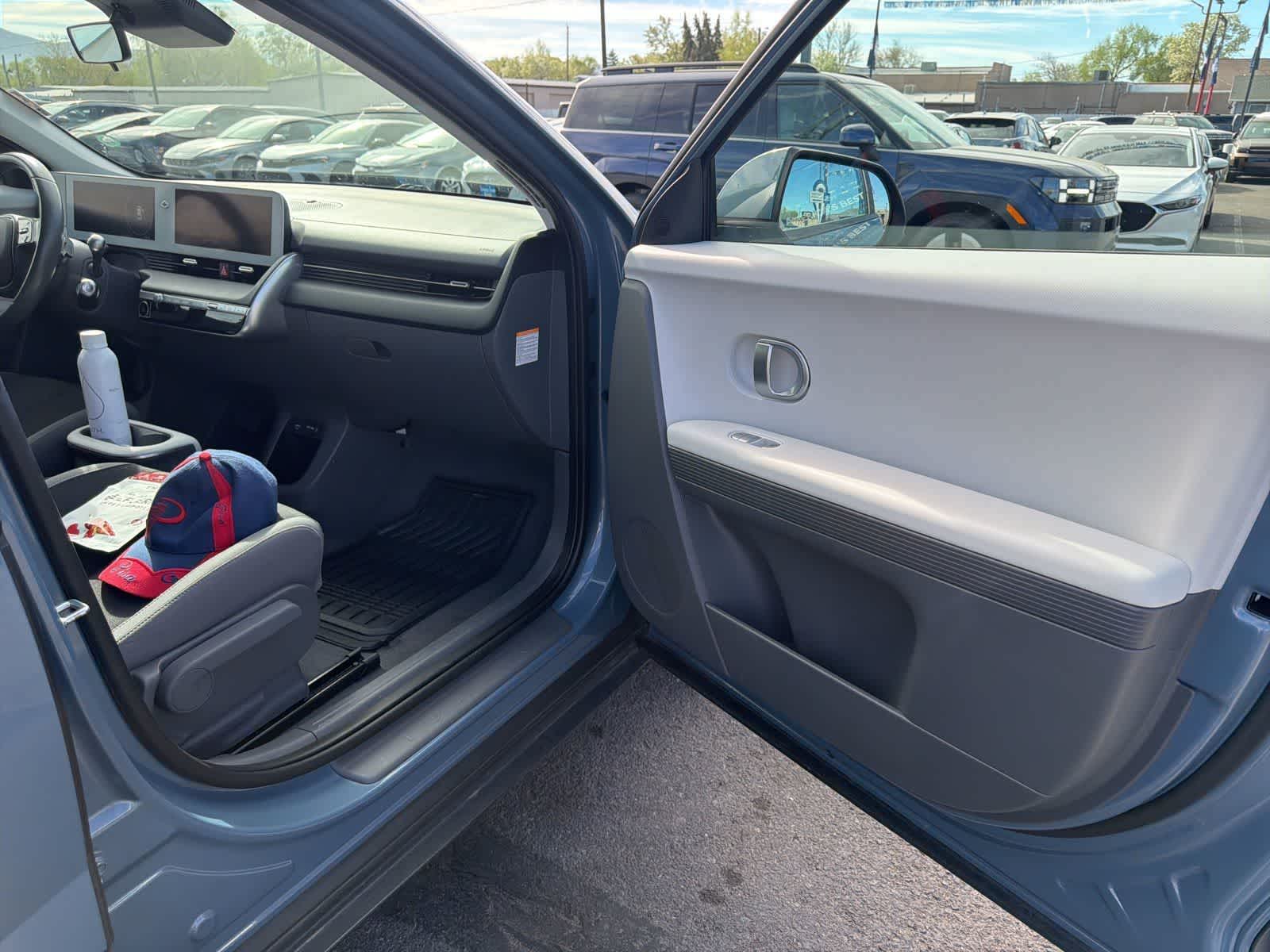 Thumbnail: 2022 Hyundai Ioniq 5 - 19