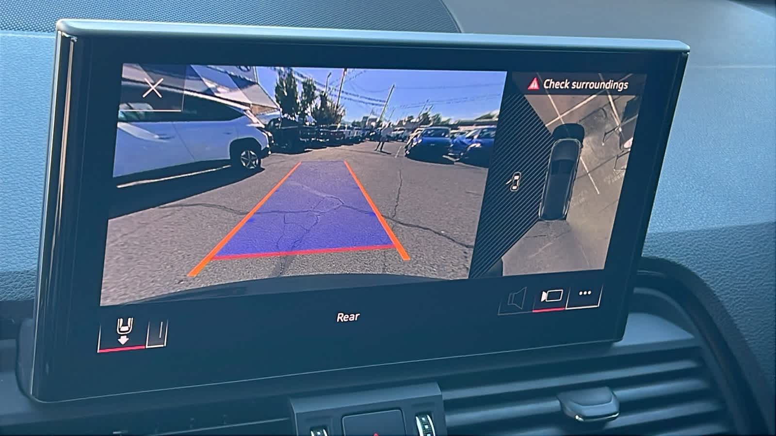 Thumbnail: 2022 Audi SQ5 - 16