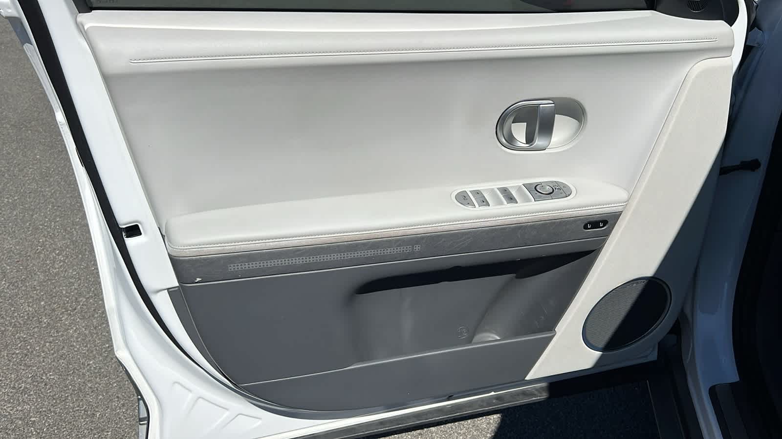 Thumbnail: 2022 Hyundai Ioniq 5 - 23