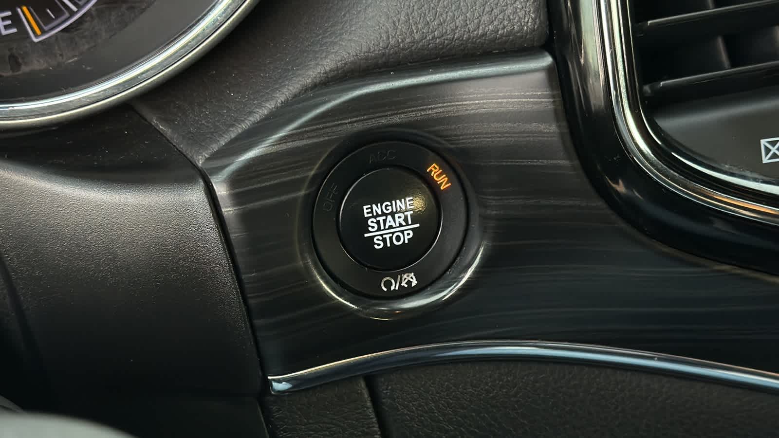 Thumbnail: 2019 Jeep Grand Cherokee - 17