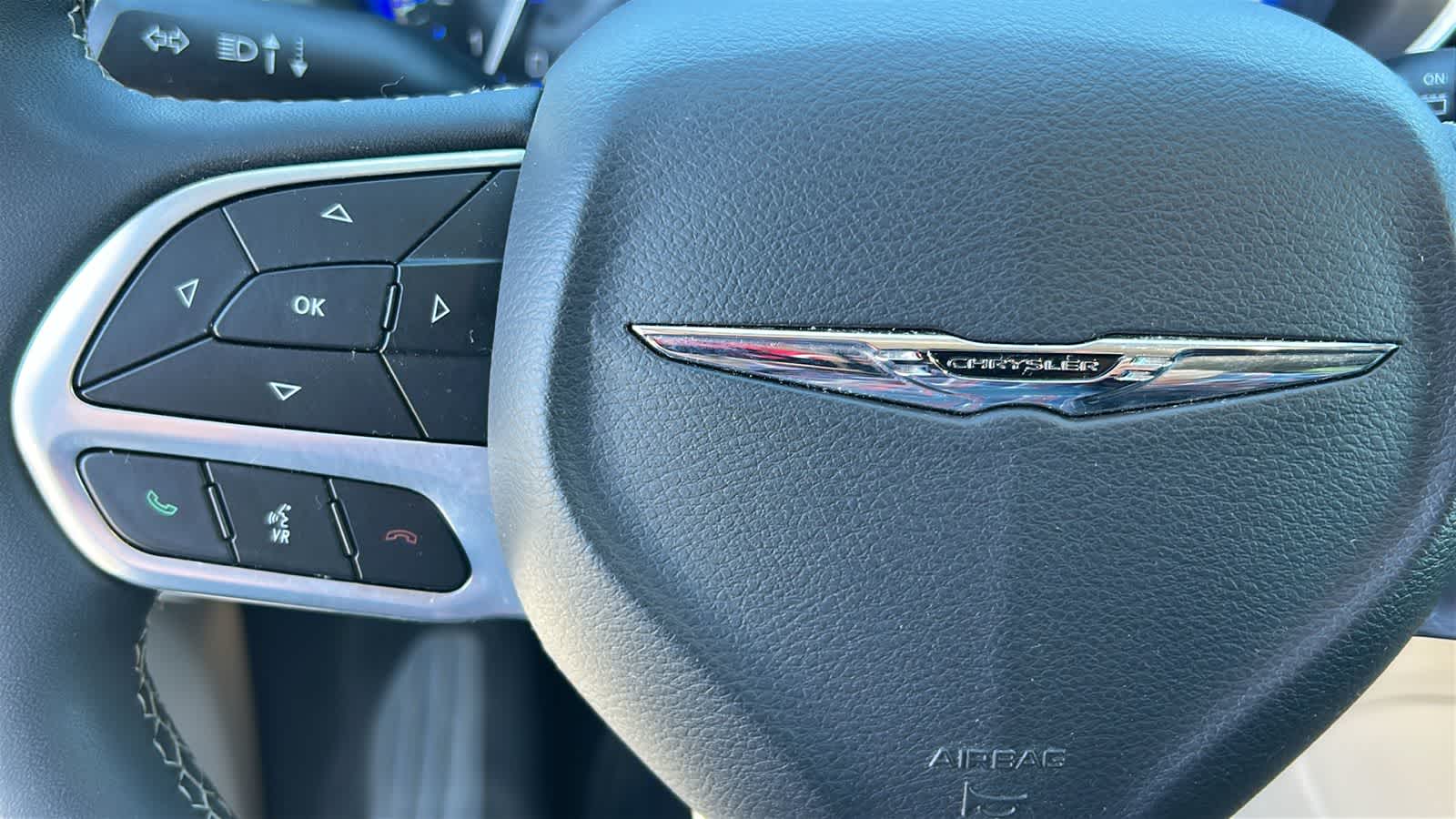 Thumbnail: 2023 Chrysler Pacifica - 19