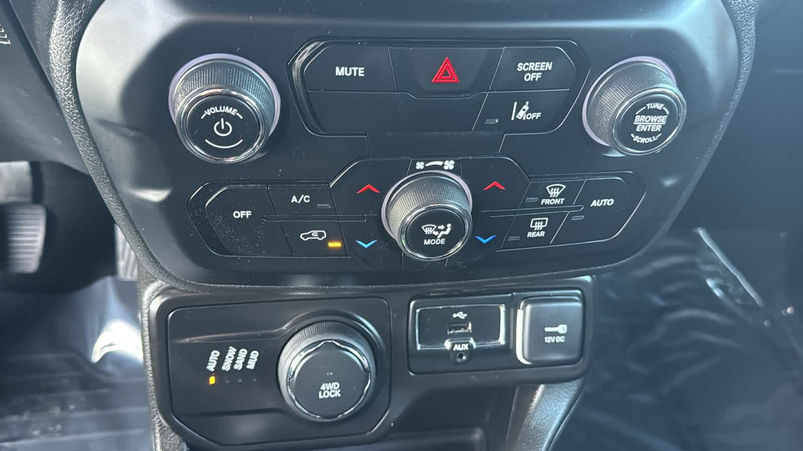 Thumbnail: 2022 Jeep Renegade - 14